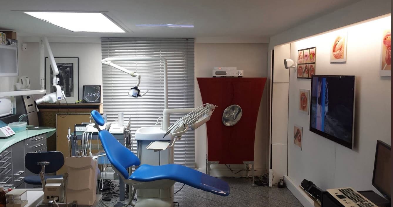 Dr David Aliotti clinic banner